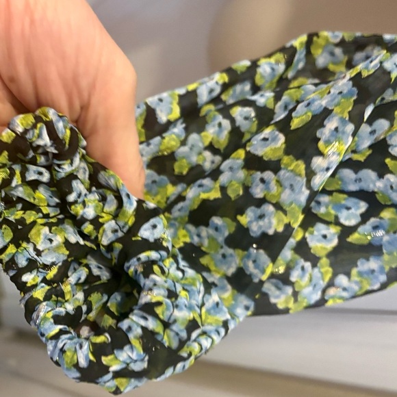 NWT ZARA Blouse size large flowers on it - Picture 7 of 11